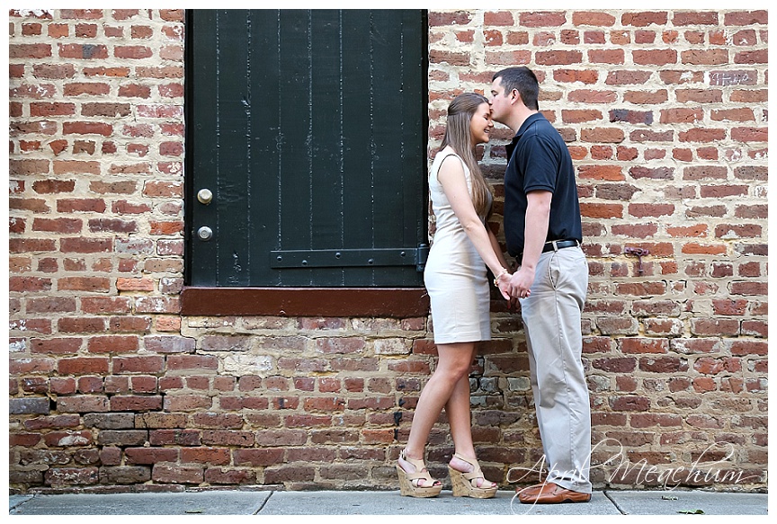 Engagement session pose ideas for downtown charleston