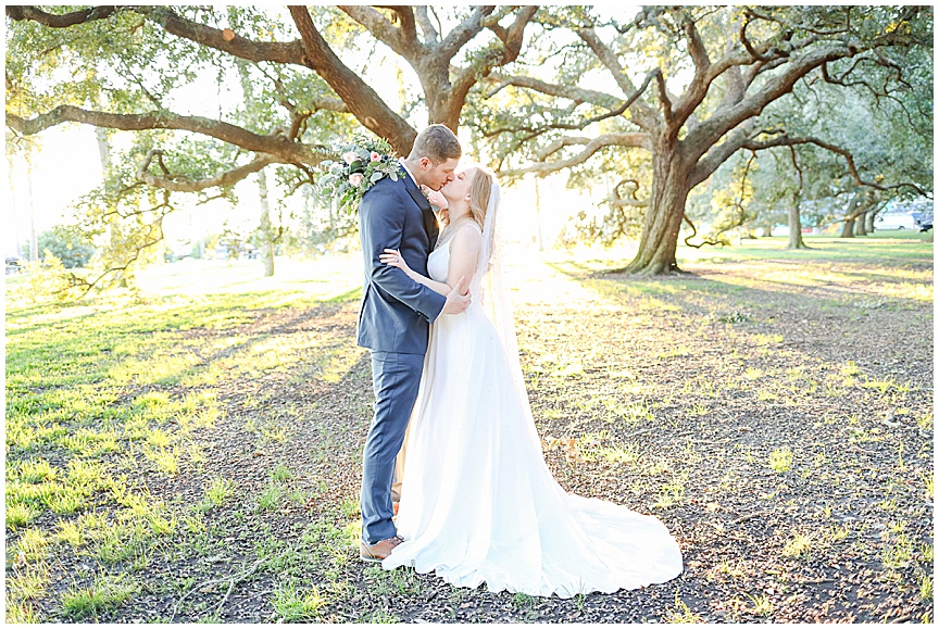 Downtown_Charleston_Wedding_Photographer_April_Meachum_0396.jpg