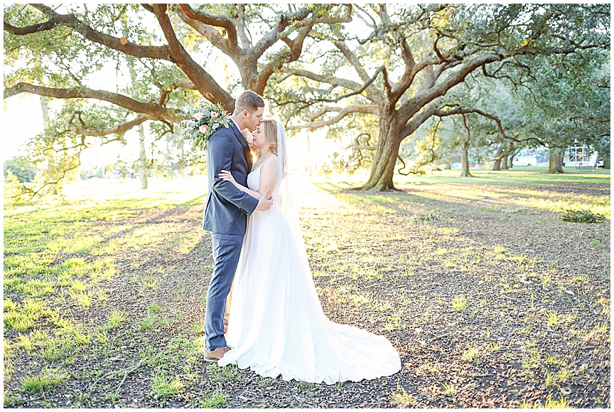 Downtown_Charleston_Wedding_Photographer_April_Meachum_0403.jpg