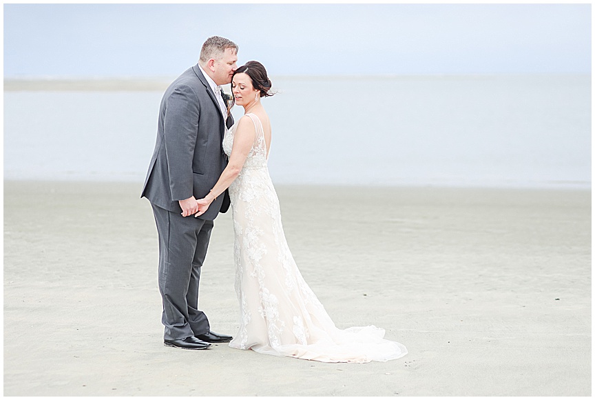 Charleston_Wedding_Photographer_April_Meachum_Isle_of_Palms_0427.jpg