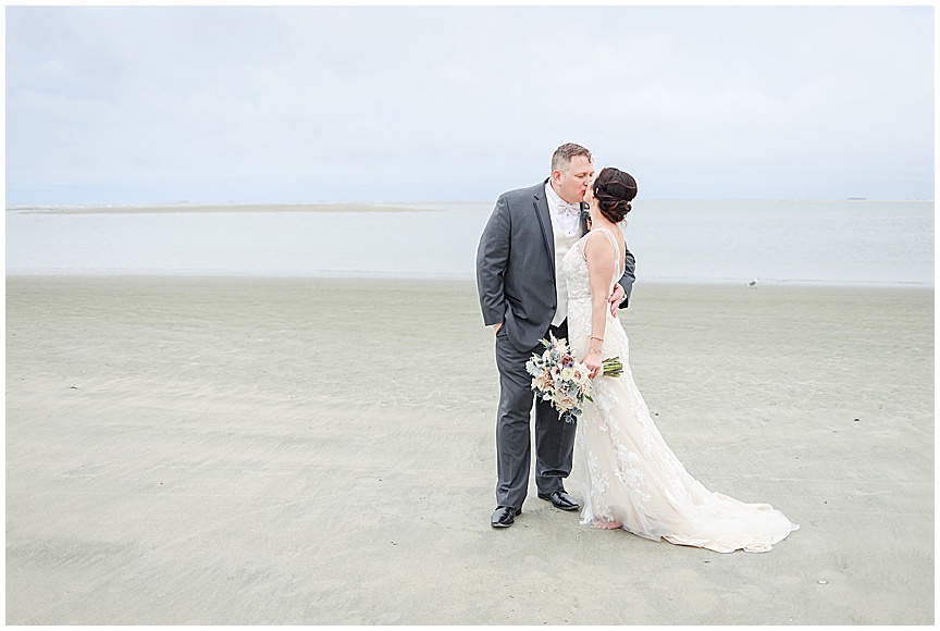 Downtown_Charleston_Wedding_Photographer_April_Meachum_0423.jpg