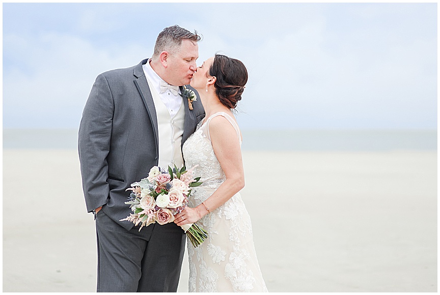 Downtown_Charleston_Wedding_Photographer_April_Meachum_0425.jpg