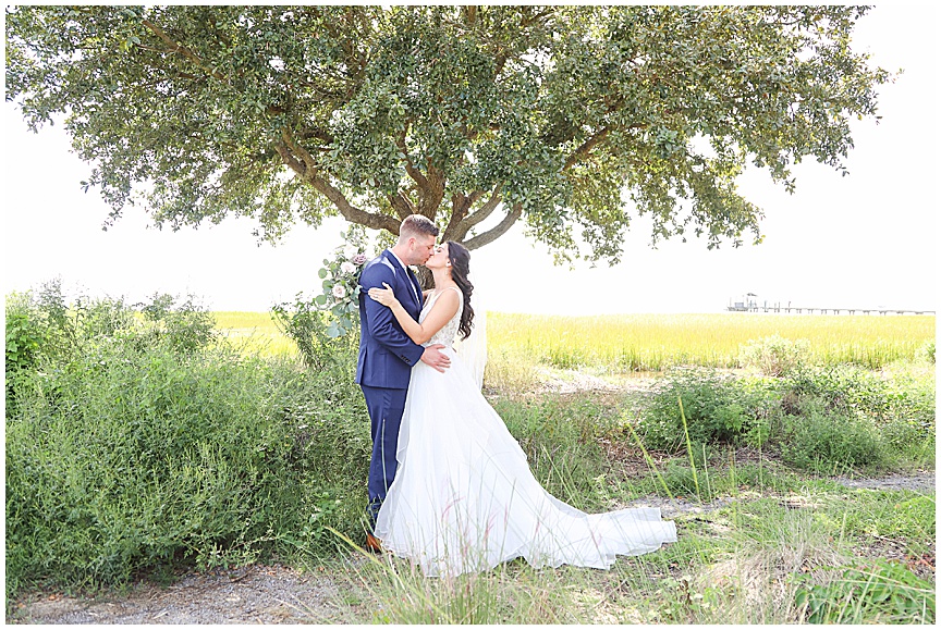 Charleston_Wedding_Photographer_April_Meachum_Alhambra_Hall_Mount_Pleasant_0584.jpg